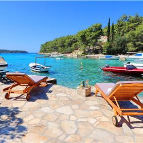 6 Bedroom Beachfront Villa with Heated Pool near Vela Luka on Korcula Island, Sleep 12